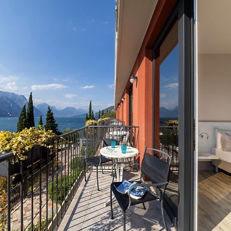 Hotel Oasi Beach Malcesine Buitenkant foto