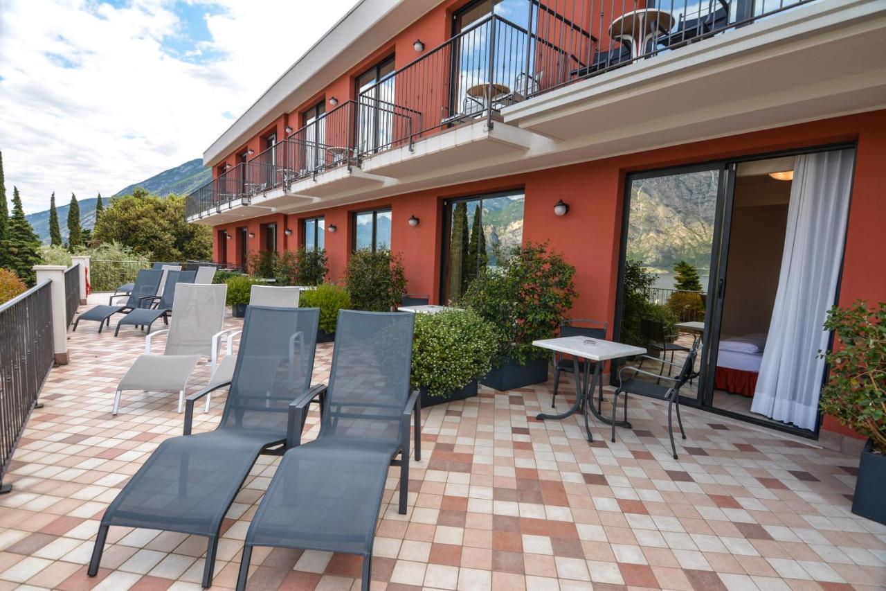 Hotel Oasi Beach Malcesine Buitenkant foto