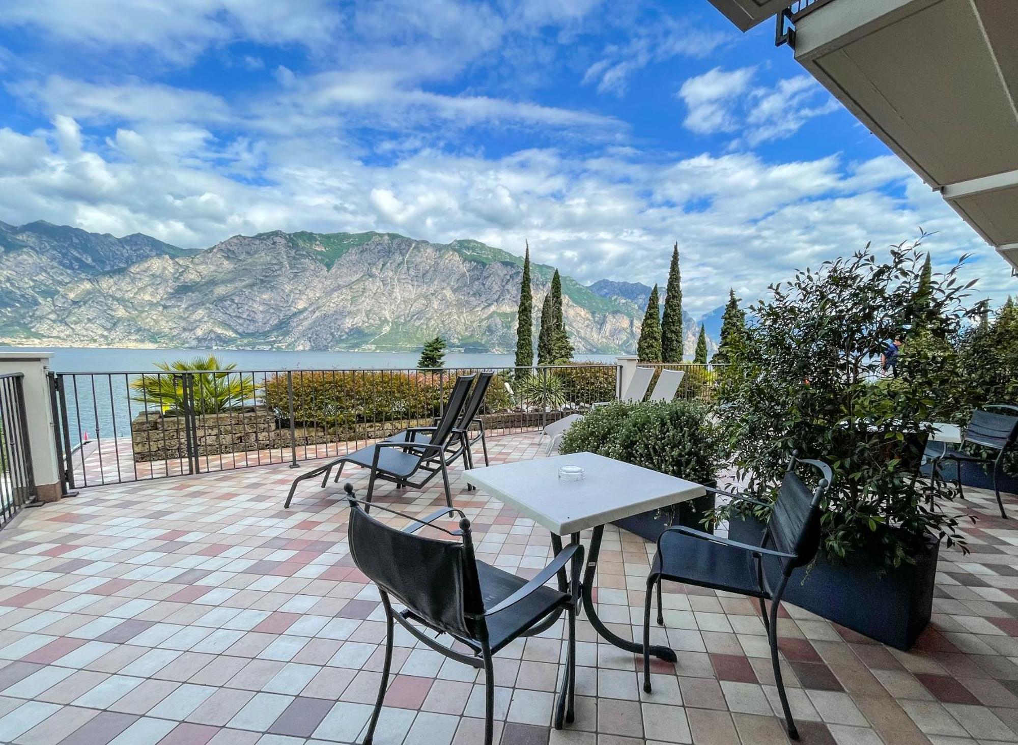 Hotel Oasi Beach Malcesine Buitenkant foto