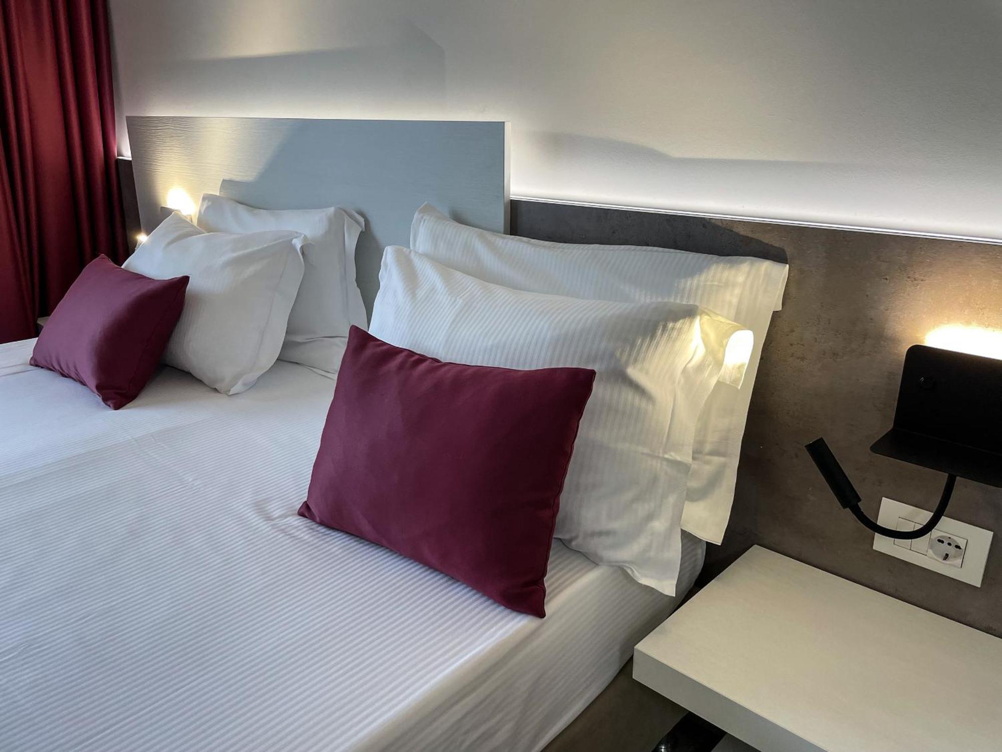 Hotel Oasi Beach Malcesine Buitenkant foto