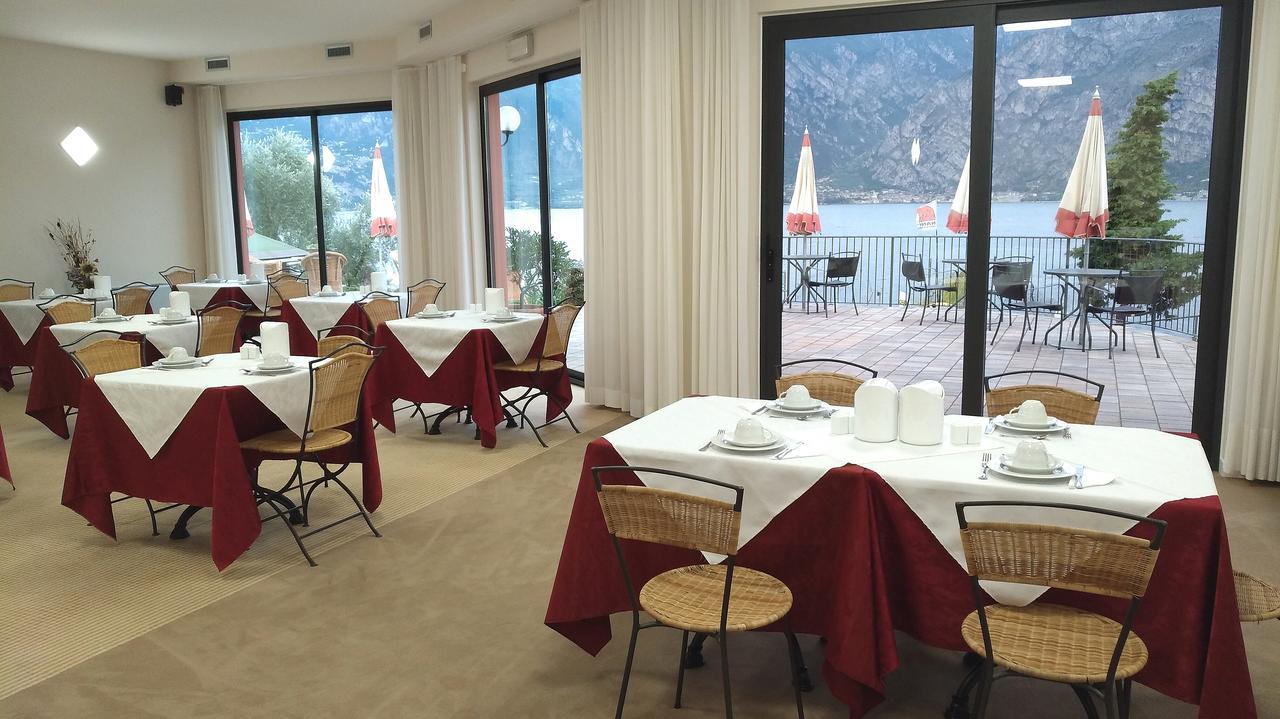 Hotel Oasi Beach Malcesine Buitenkant foto