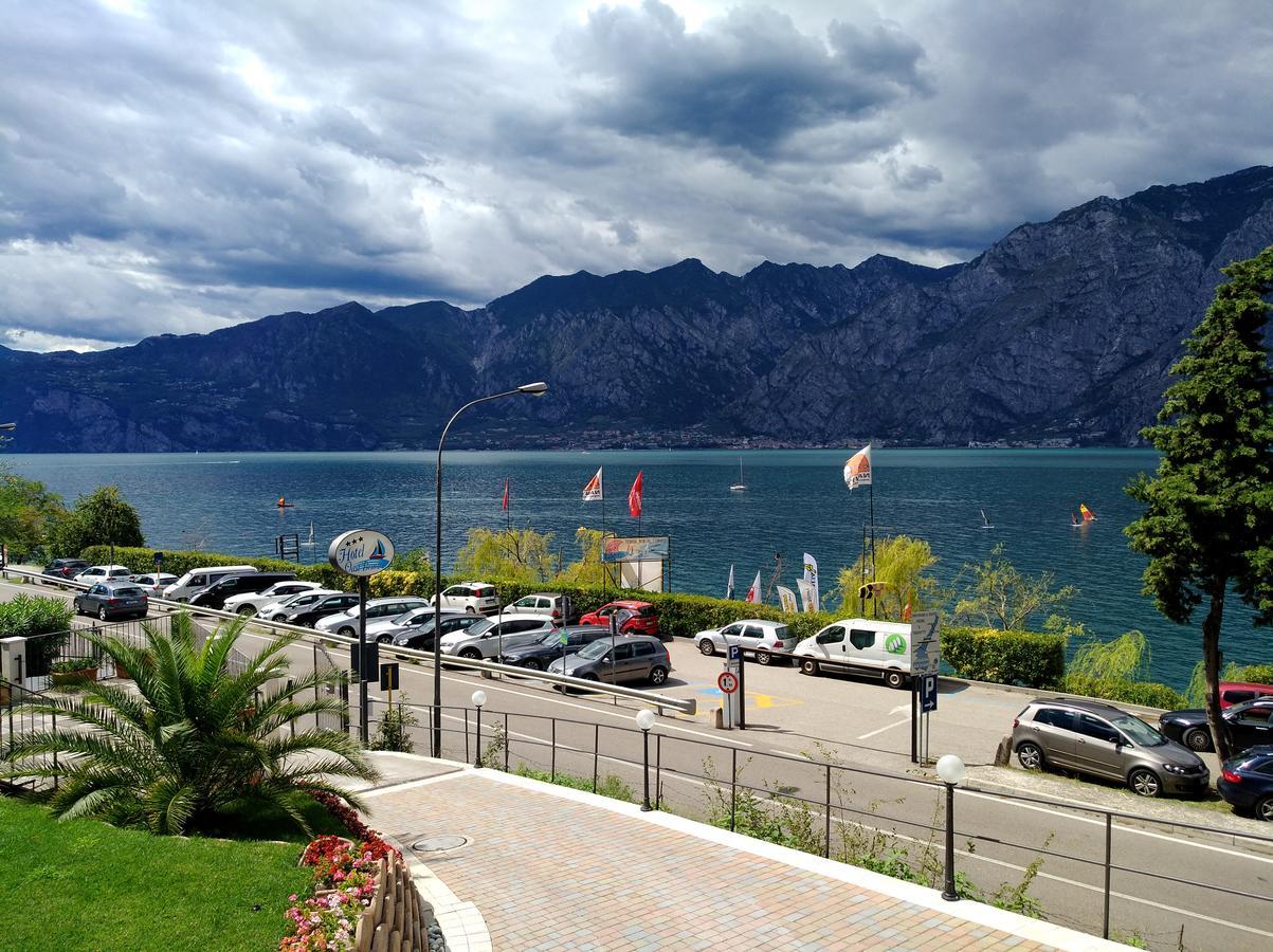 Hotel Oasi Beach Malcesine Buitenkant foto
