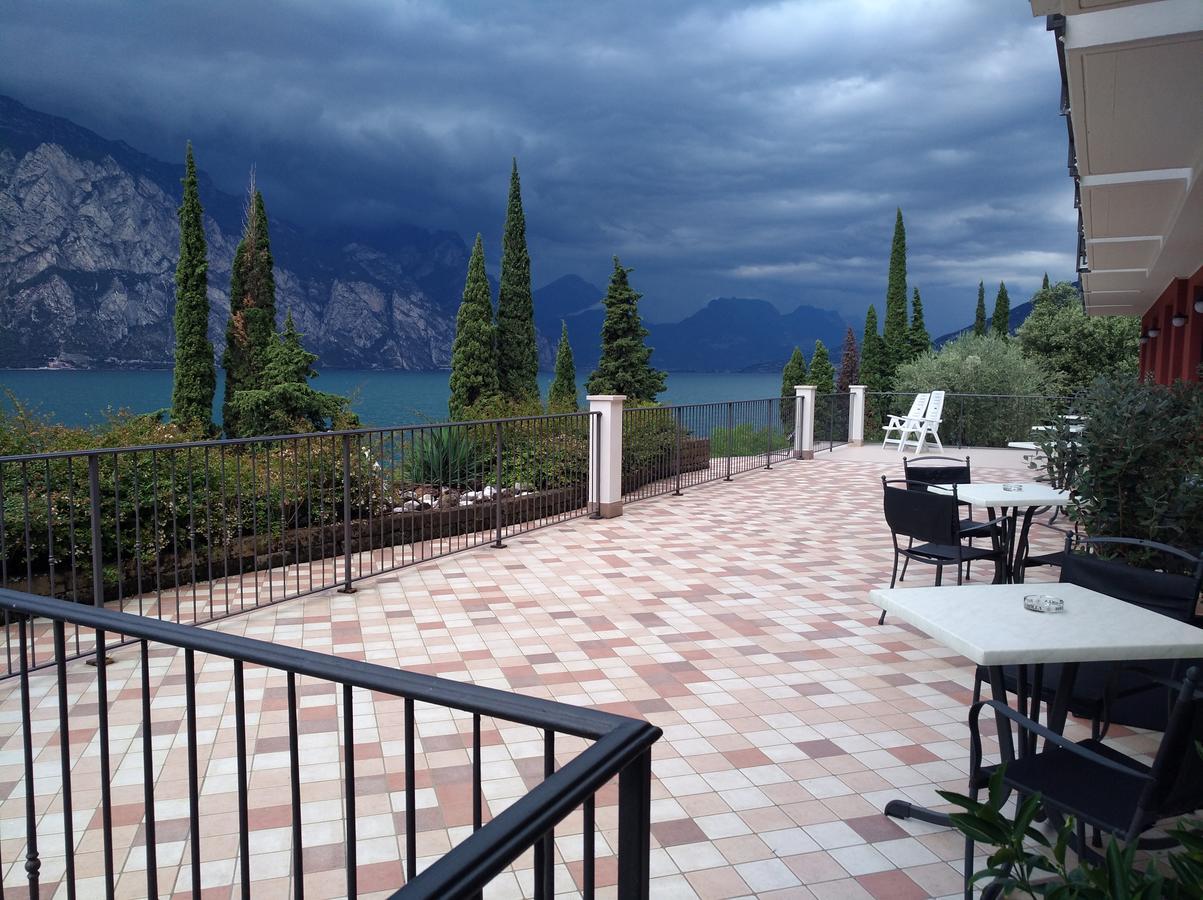 Hotel Oasi Beach Malcesine Buitenkant foto