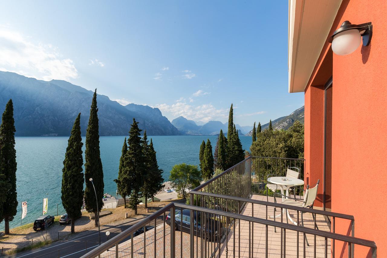 Hotel Oasi Beach Malcesine Buitenkant foto