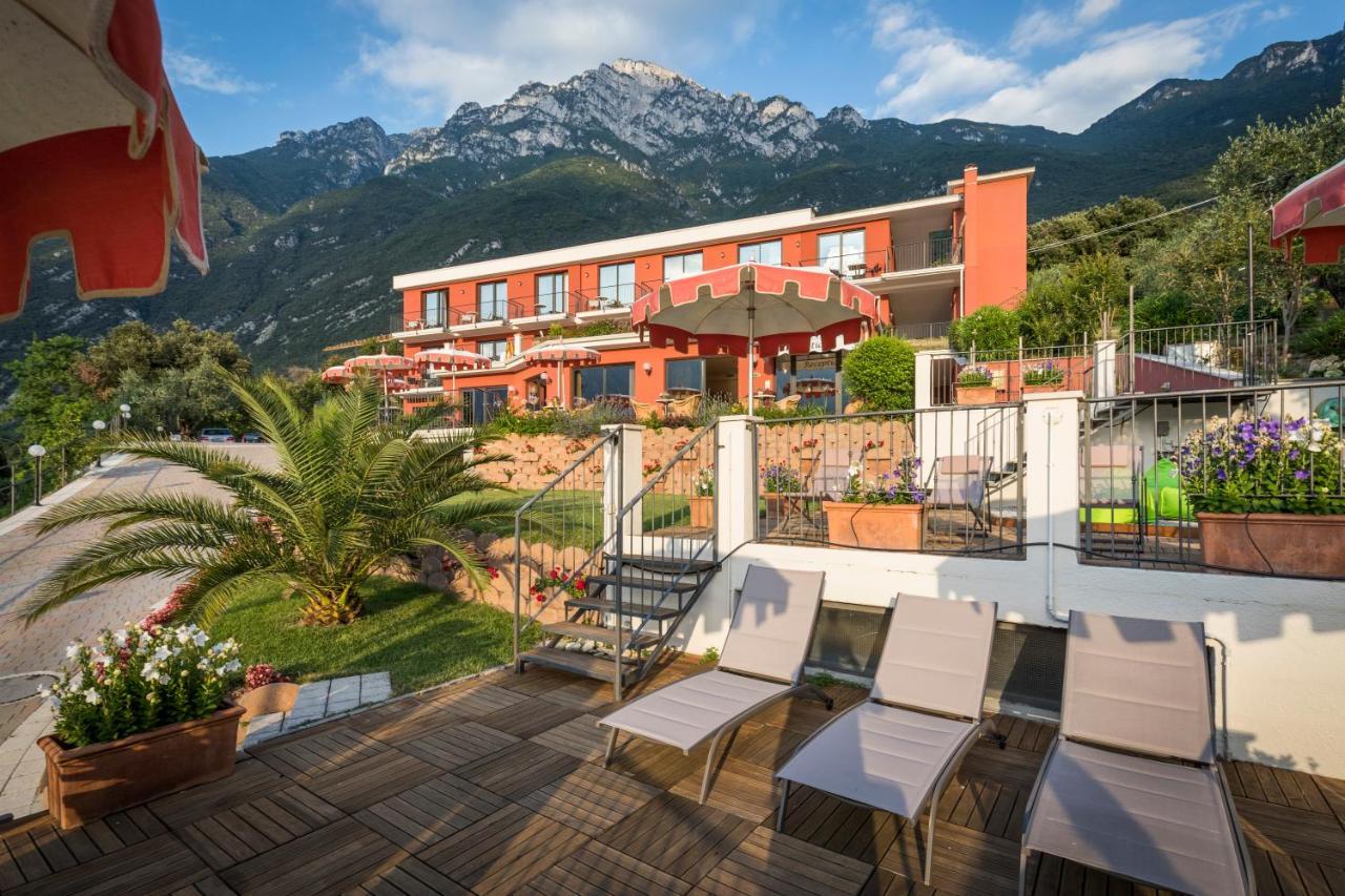 Hotel Oasi Beach Malcesine Buitenkant foto