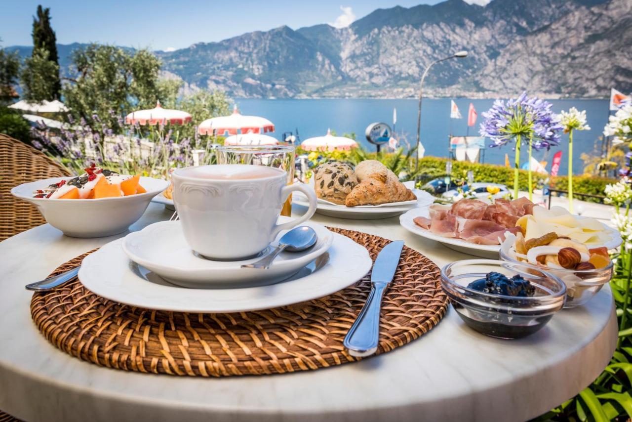 Hotel Oasi Beach Malcesine Buitenkant foto