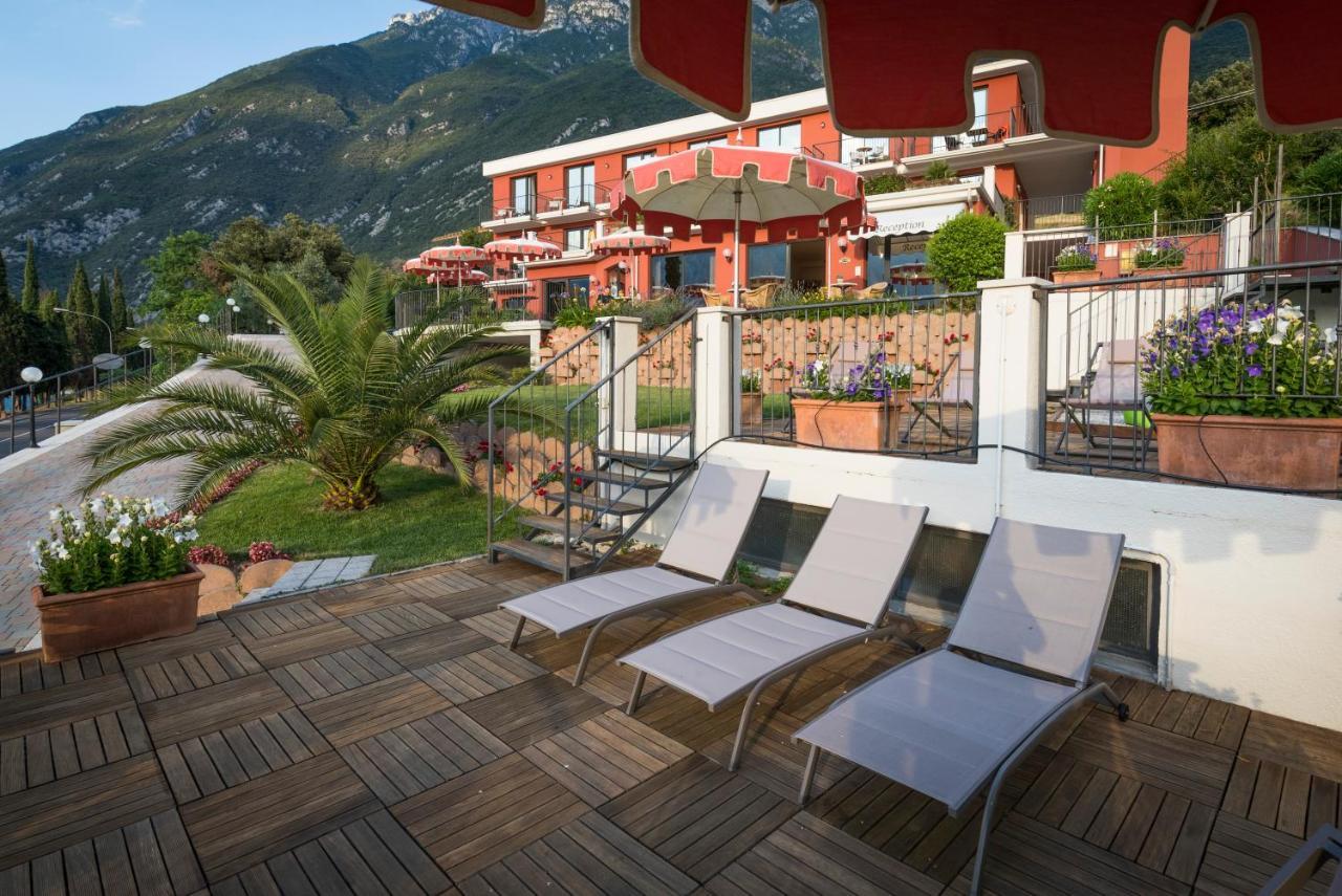 Hotel Oasi Beach Malcesine Buitenkant foto